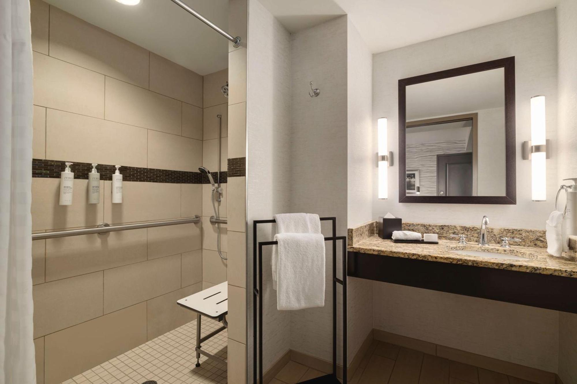 Embassy Suites Chattanooga Hamilton Place Bagian luar foto