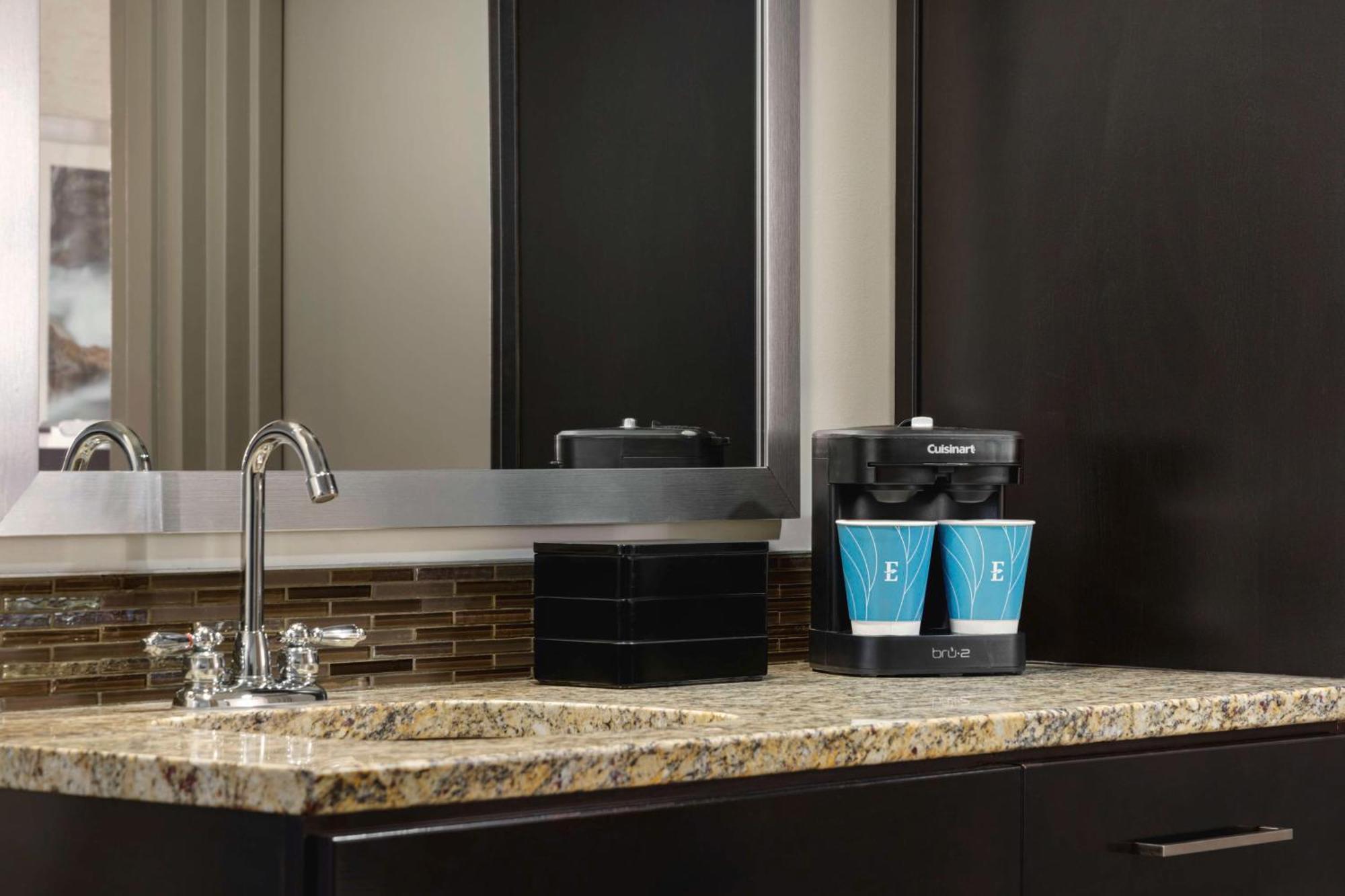 Embassy Suites Chattanooga Hamilton Place Bagian luar foto