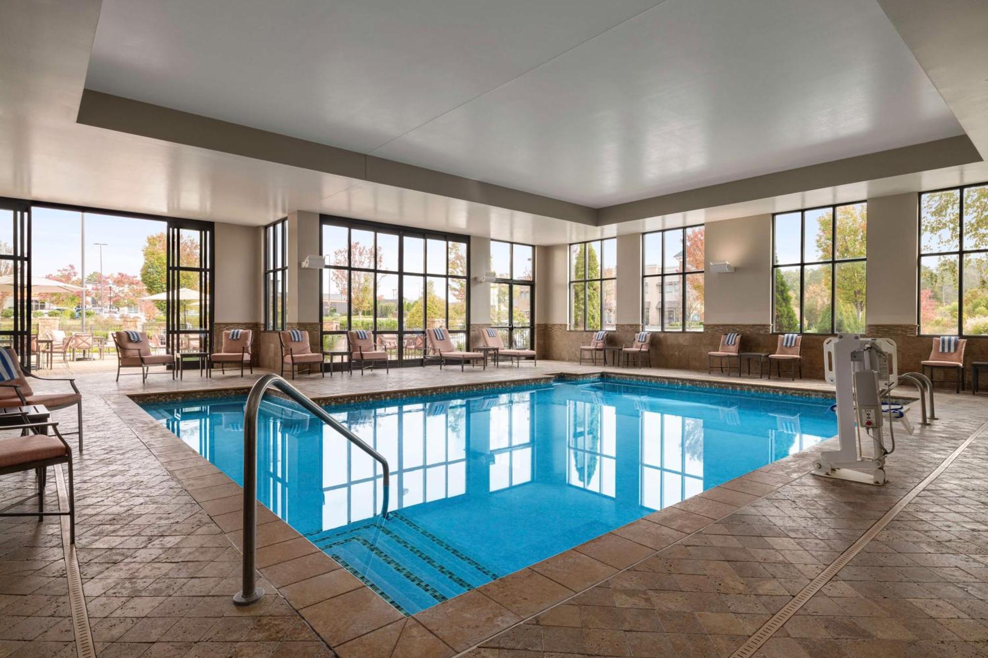Embassy Suites Chattanooga Hamilton Place Bagian luar foto